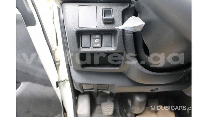 Big with watermark toyota hiace estuaire import dubai 5241