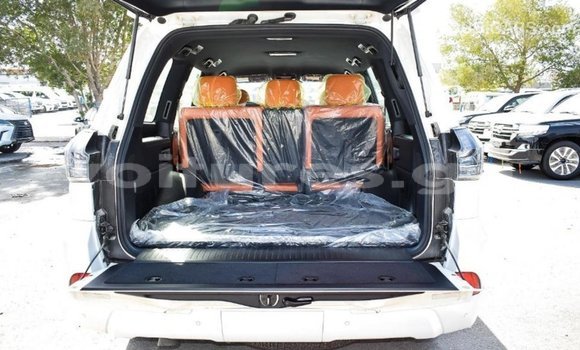 Acheter Import Voiture Lexus LX Blanc à Import - Dubai, Estuaire Acheter Import Voiture Lexus LX Blanc à Import - Dubai, Estuaire