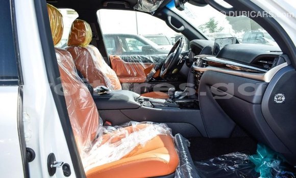 Acheter Import Voiture Lexus LX Blanc à Import - Dubai, Estuaire Acheter Import Voiture Lexus LX Blanc à Import - Dubai, Estuaire