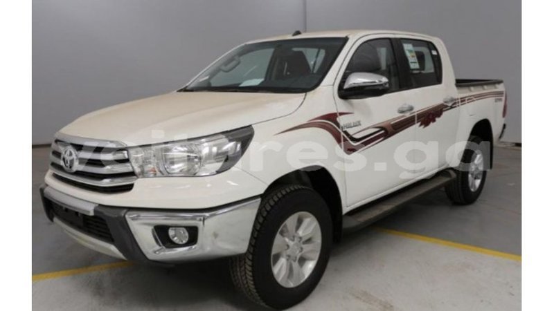 Big with watermark toyota hilux estuaire import dubai 5247