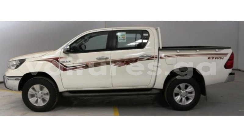 Big with watermark toyota hilux estuaire import dubai 5247