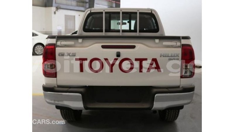 Big with watermark toyota hilux estuaire import dubai 5247