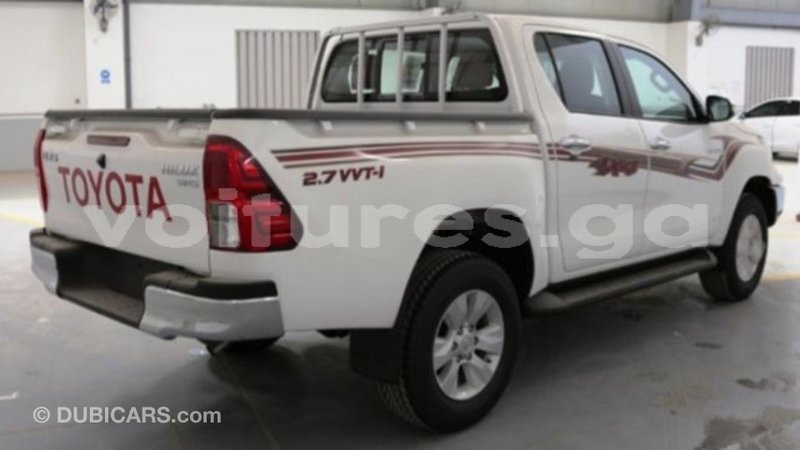 Big with watermark toyota hilux estuaire import dubai 5247