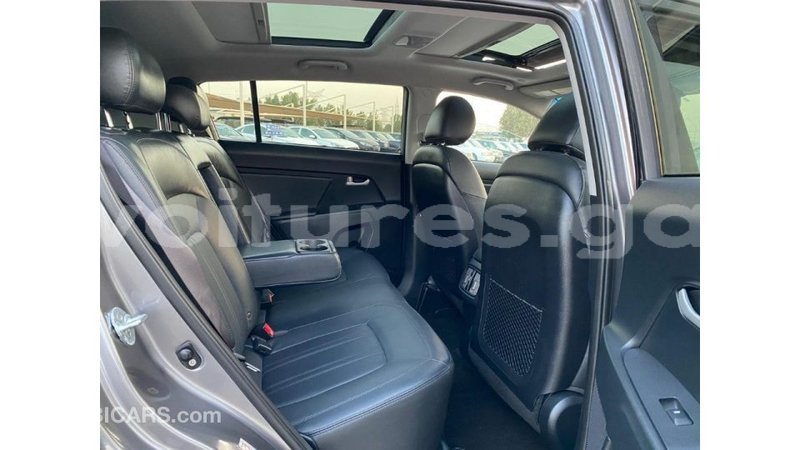 Big with watermark kia sportage estuaire import dubai 5248