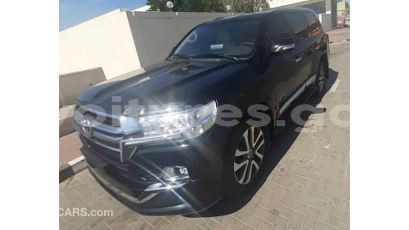 Big with watermark toyota land cruiser estuaire import dubai 5250