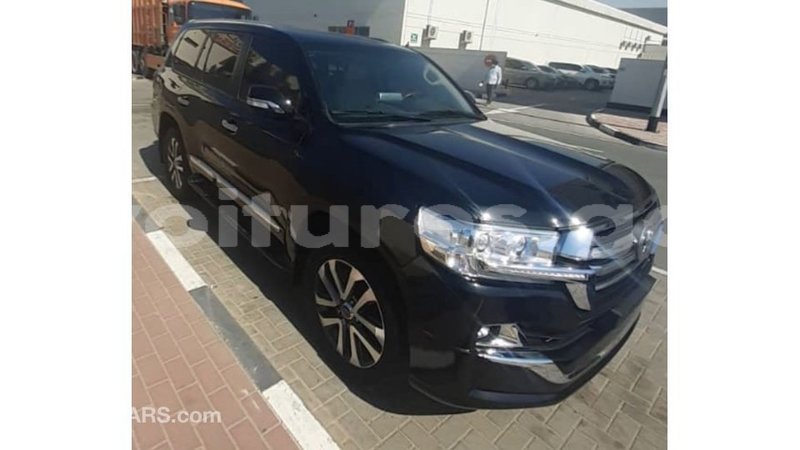 Big with watermark toyota land cruiser estuaire import dubai 5250