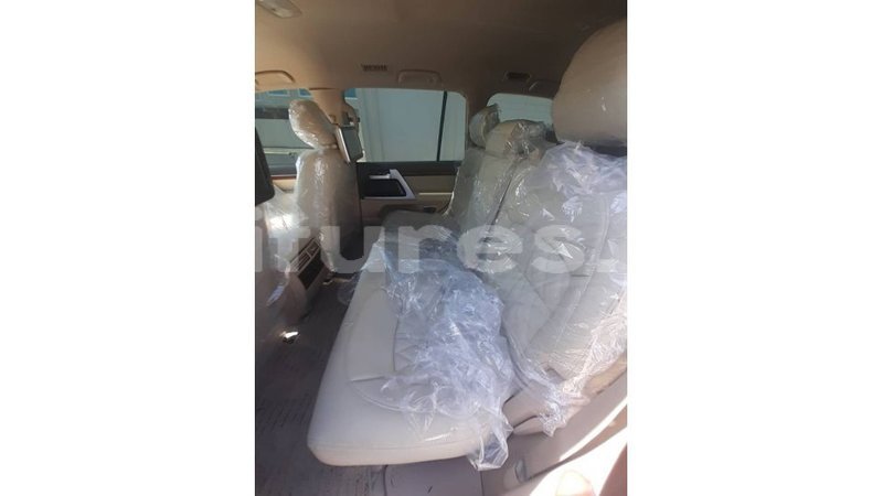 Big with watermark toyota land cruiser estuaire import dubai 5250