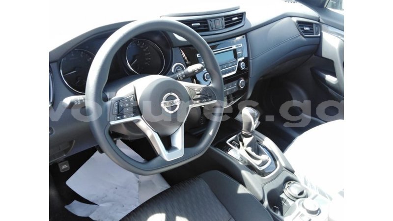 Big with watermark nissan evalia estuaire import dubai 5251