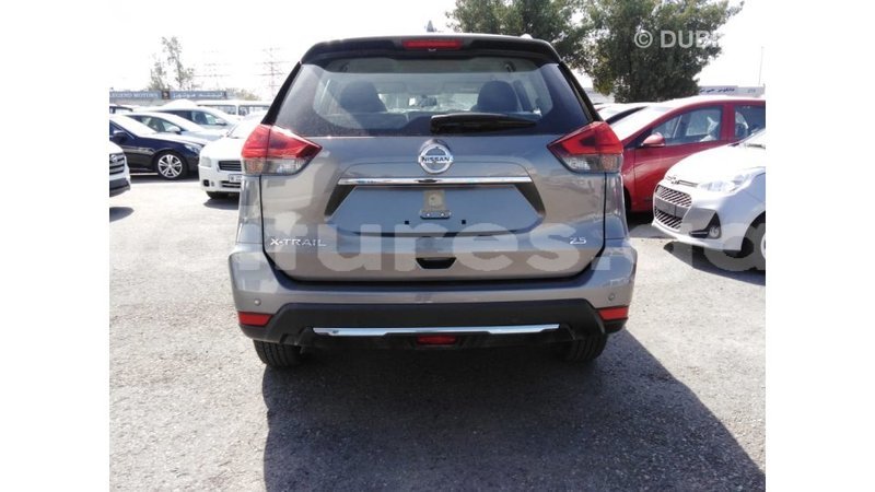 Big with watermark nissan evalia estuaire import dubai 5251