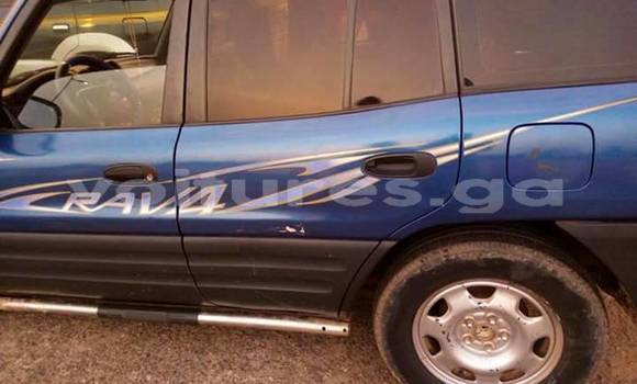 Acheter Occasion Voiture Toyota RAV4 Bleu à Libreville au Estuaire Acheter Occasion Voiture Toyota RAV4 Bleu à Libreville au Estuaire