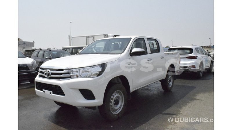 Big with watermark toyota hilux estuaire import dubai 5255