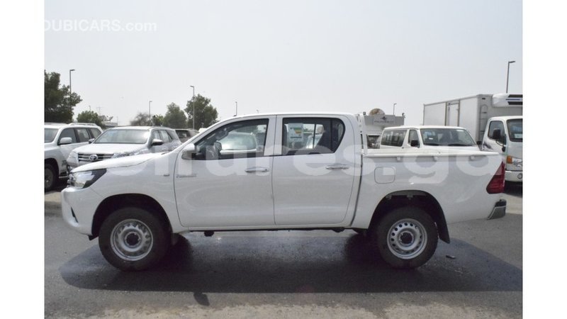 Big with watermark toyota hilux estuaire import dubai 5255