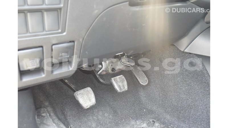 Big with watermark toyota hilux estuaire import dubai 5255