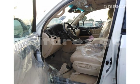 Acheter Import Voiture Lexus LX Blanc à Import - Dubai, Estuaire Acheter Import Voiture Lexus LX Blanc à Import - Dubai, Estuaire