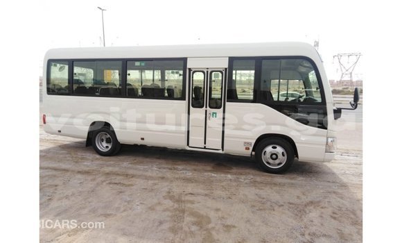 Acheter Import Voiture Toyota Coaster Blanc à Import - Dubai, Estuaire Acheter Import Voiture Toyota Coaster Blanc à Import - Dubai, Estuaire