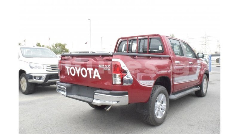 Big with watermark toyota hilux estuaire import dubai 5266