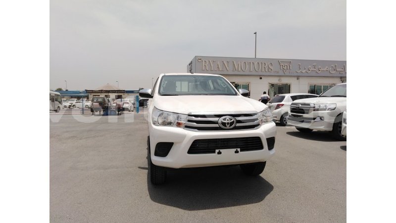 Big with watermark toyota hilux estuaire import dubai 5269