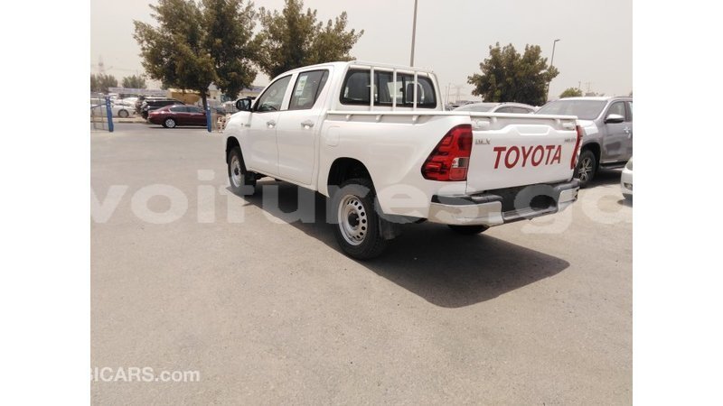 Big with watermark toyota hilux estuaire import dubai 5269