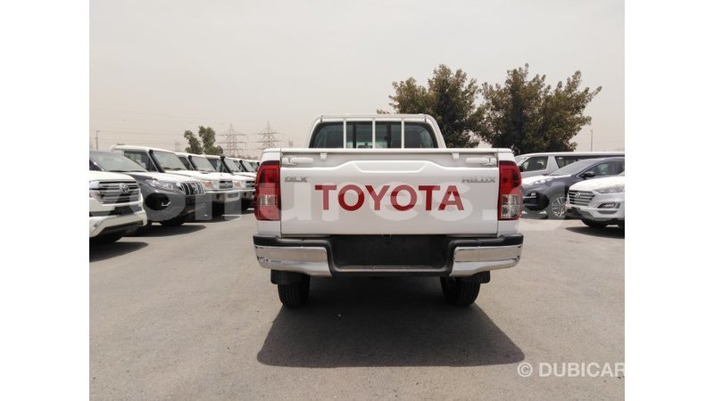 Big with watermark toyota hilux estuaire import dubai 5269