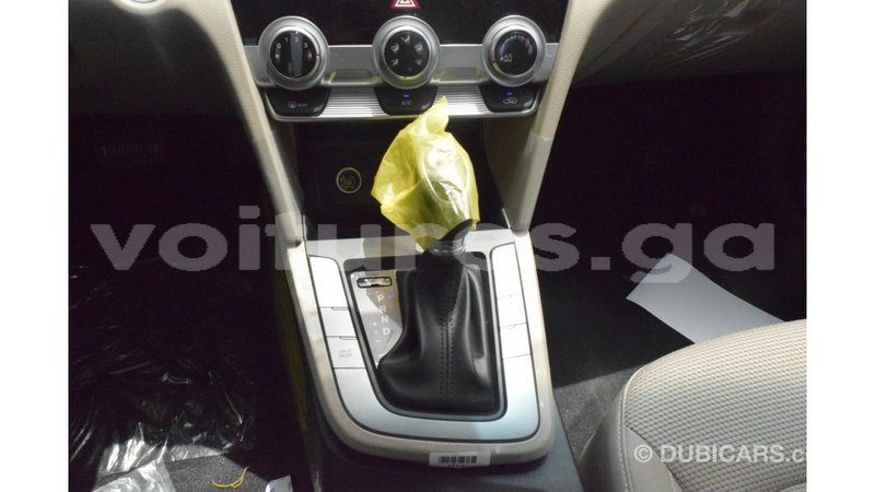 Big with watermark hyundai elantra estuaire import dubai 5270