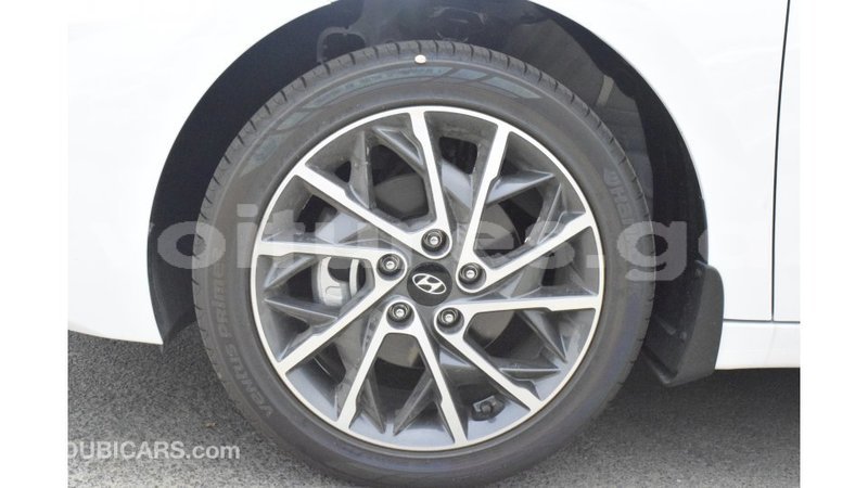 Big with watermark hyundai elantra estuaire import dubai 5270