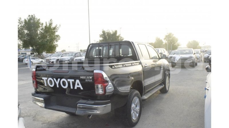 Big with watermark toyota hilux estuaire import dubai 5273