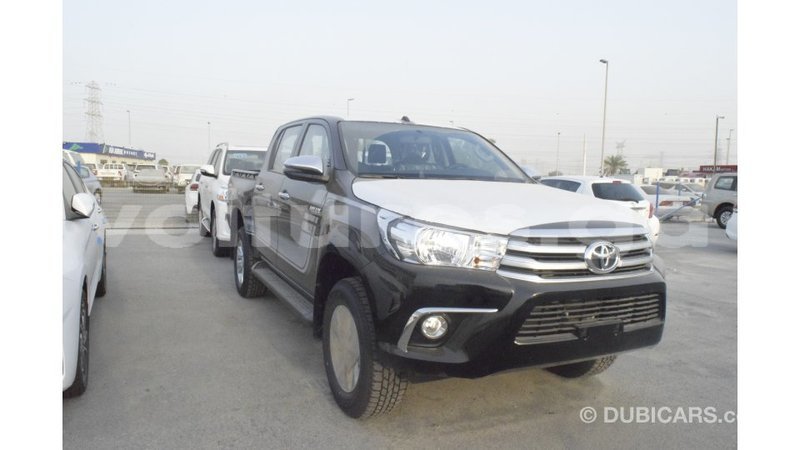 Big with watermark toyota hilux estuaire import dubai 5273