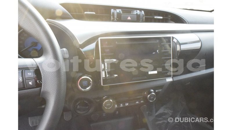 Big with watermark toyota hilux estuaire import dubai 5273