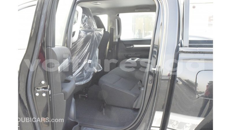 Big with watermark toyota hilux estuaire import dubai 5273