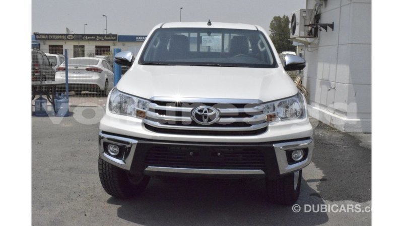 Big with watermark toyota hilux estuaire import dubai 5274