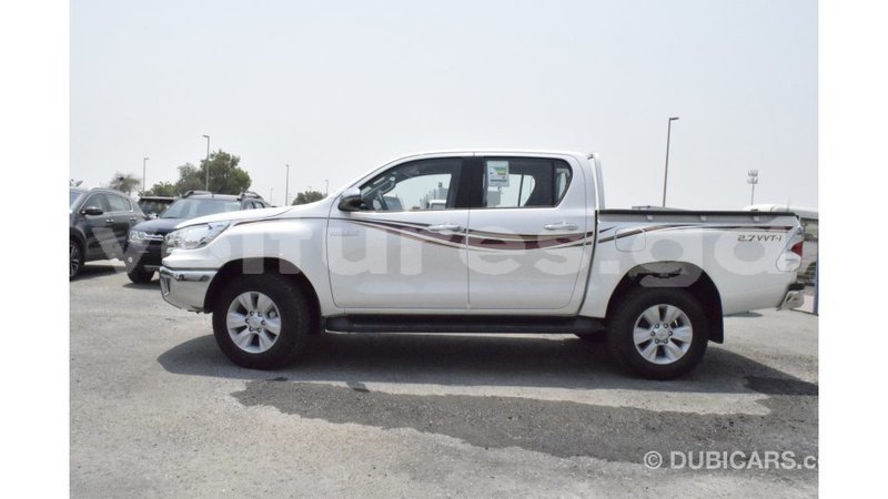 Big with watermark toyota hilux estuaire import dubai 5274