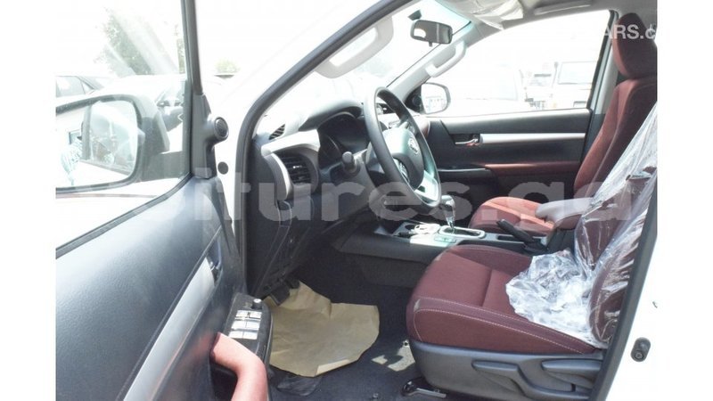 Big with watermark toyota hilux estuaire import dubai 5274