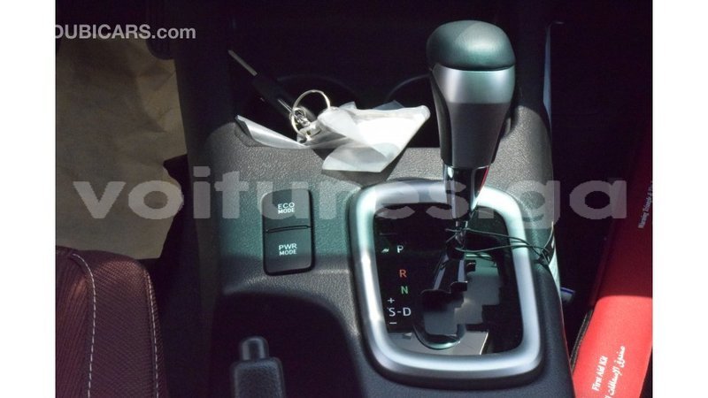 Big with watermark toyota hilux estuaire import dubai 5274