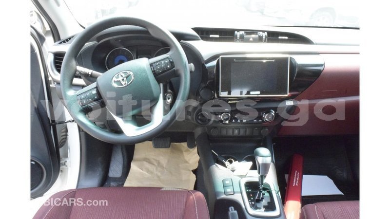 Big with watermark toyota hilux estuaire import dubai 5274