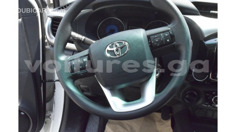 Big with watermark toyota hilux estuaire import dubai 5274