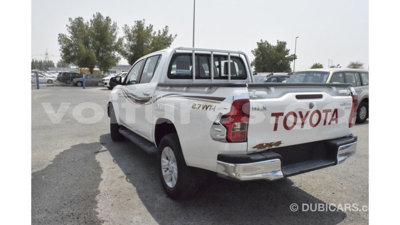 Big with watermark toyota hilux estuaire import dubai 5274