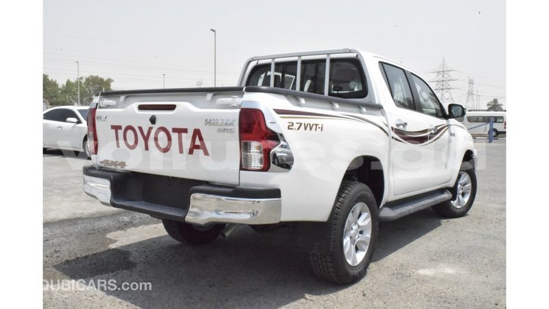 Big with watermark toyota hilux estuaire import dubai 5274