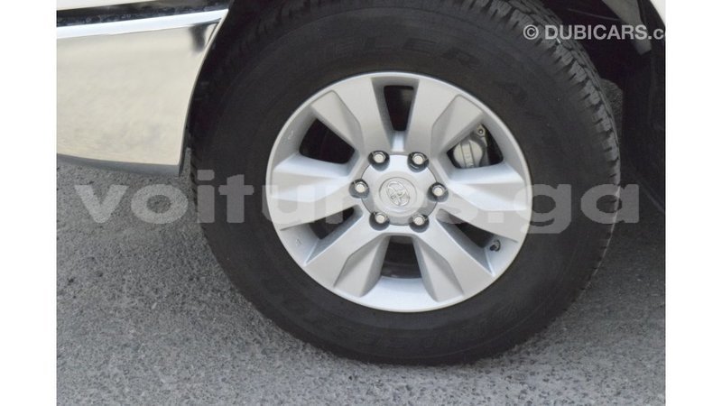 Big with watermark toyota hilux estuaire import dubai 5274