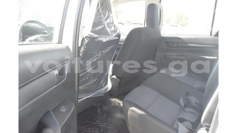 Big with watermark toyota hilux estuaire import dubai 5275