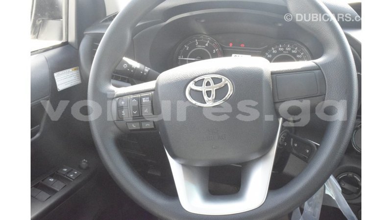 Big with watermark toyota hilux estuaire import dubai 5275