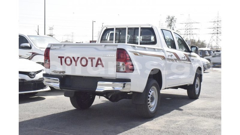 Big with watermark toyota hilux estuaire import dubai 5275