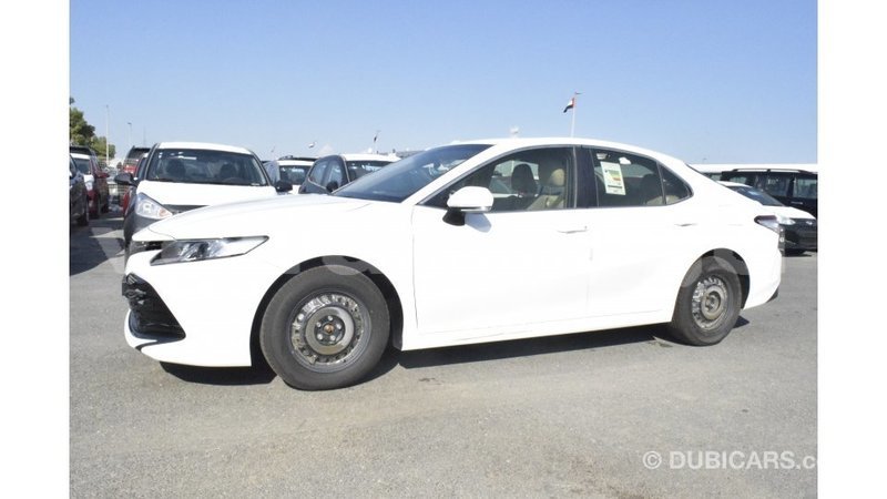 Big with watermark toyota camry estuaire import dubai 5276