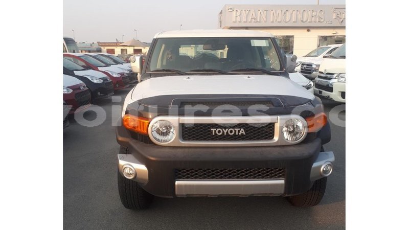 Big with watermark toyota fj cruiser estuaire import dubai 5279