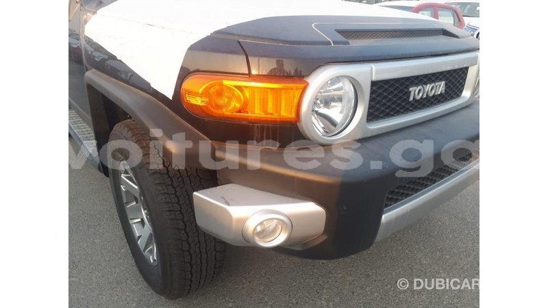 Big with watermark toyota fj cruiser estuaire import dubai 5279