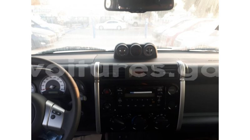 Big with watermark toyota fj cruiser estuaire import dubai 5279