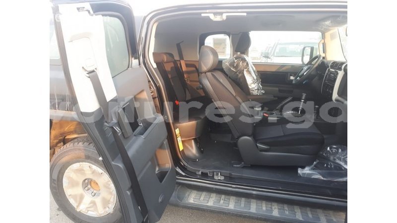 Big with watermark toyota fj cruiser estuaire import dubai 5279