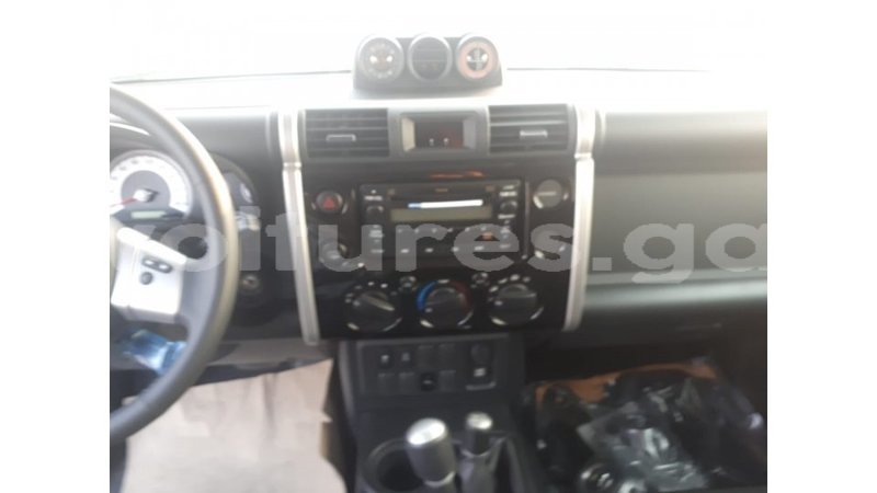 Big with watermark toyota fj cruiser estuaire import dubai 5279