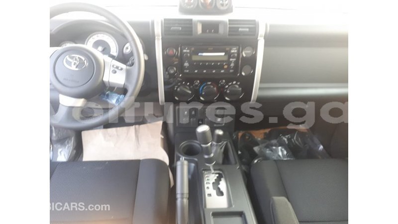 Big with watermark toyota fj cruiser estuaire import dubai 5279