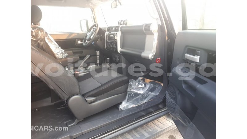 Big with watermark toyota fj cruiser estuaire import dubai 5279