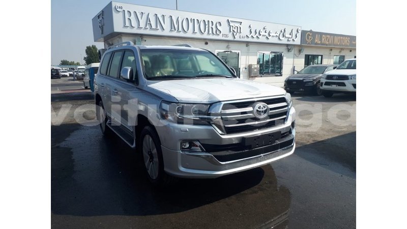 Big with watermark toyota land cruiser estuaire import dubai 5281